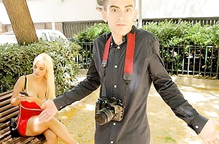Photographer pays platinum blonde hottie money and fucks naked pussy