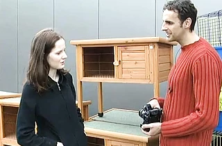 Guy hooks up with cutie who takes part in naked photo shoot at his place