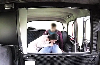 Sex with a beautiful naked girl is good payment for European taxi driver