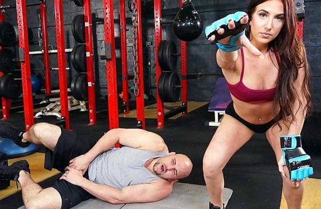 It was a hot training and man offers naked girl to fuck in the gym
