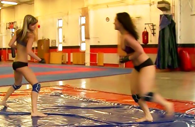 Russian naked girl welcomes a hot hussy licking her nipples and snatch