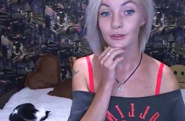 Flirtatious naked girl plays with herself masturbating her hot cherry