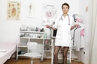 Doctor in stockings examines naked vagina using vibrator and speculum