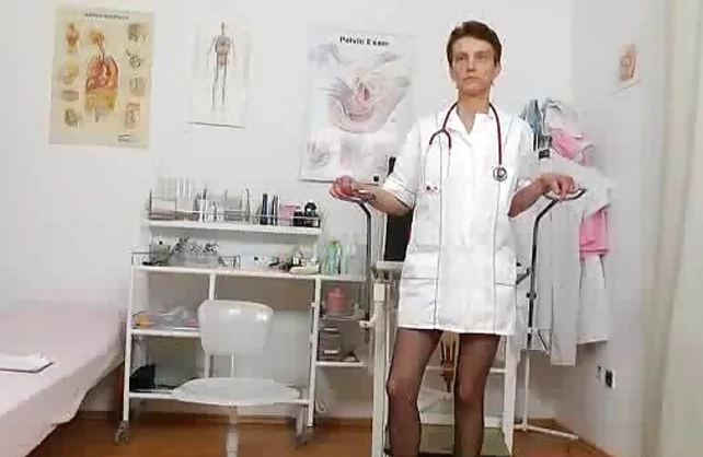 Doctor in stockings examines naked vagina using vibrator and speculum