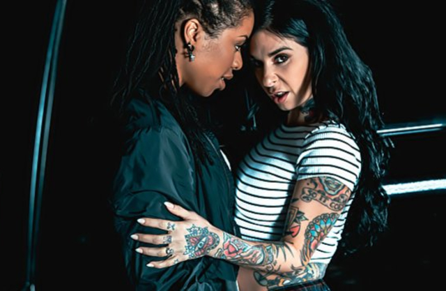 Tattooed brunette and the naked black friend have sex waiting for help