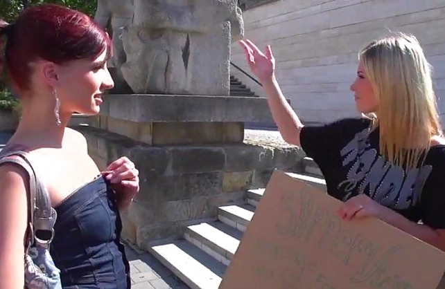 Girl agrees to naked massage without knowing that the blonde is a lezzy