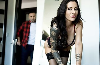 Hardcore sex leads to a facial for the spectacular naked bombshell