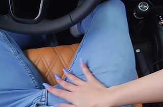 Giving head in the car leads to rough pounding for a hot naked slut