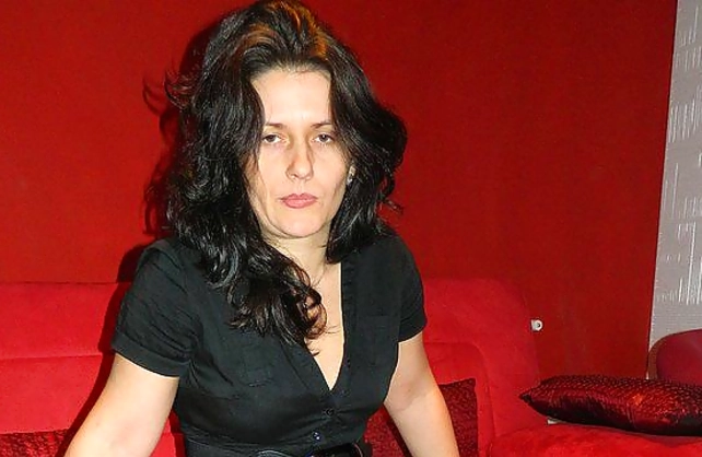 Stunning naked charmer wants to fuck herself with a big sex toy