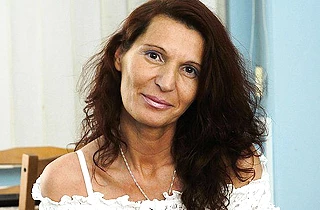 Getting naked was an excuse for the sexy mature chick to masturbate
