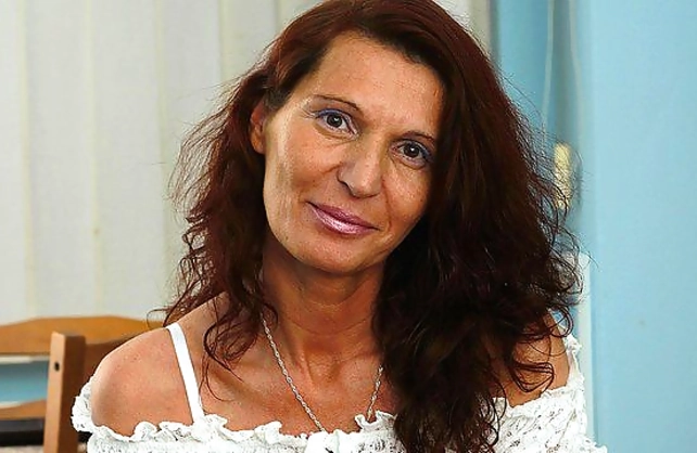 Getting naked was an excuse for the sexy mature chick to masturbate