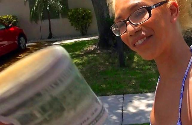 Beautiful naked stunner can hardly fit this giant dick in her mouth