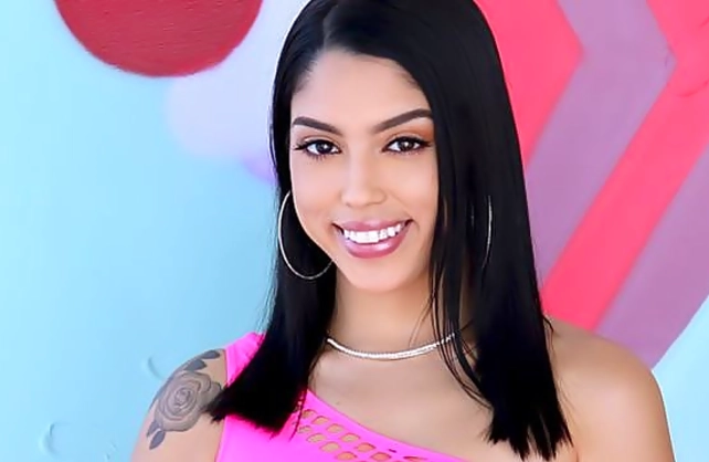 Inviting Brazilian babe sucks big naked penis and fools around anally