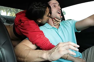Beautiful naked girl doesn't mind having sex with stranger in his car