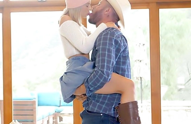 Cowboy finally returns home and the naked girlfriend deals with his cock