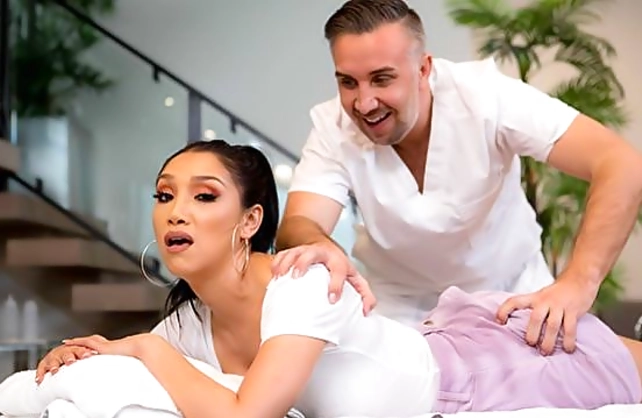 Fantastic masseur gets naked and makes her client horny and happy