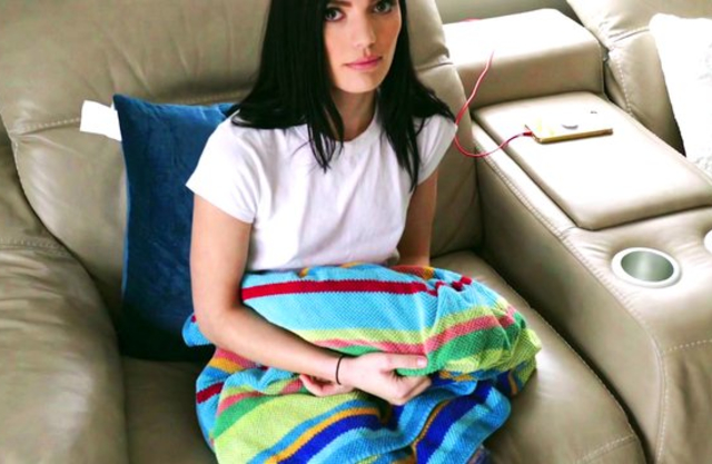 Helpless hottie needed help and got completely naked in exchange