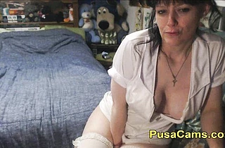 Busty mature chick gets naked and teases her clit with a vibrating toy