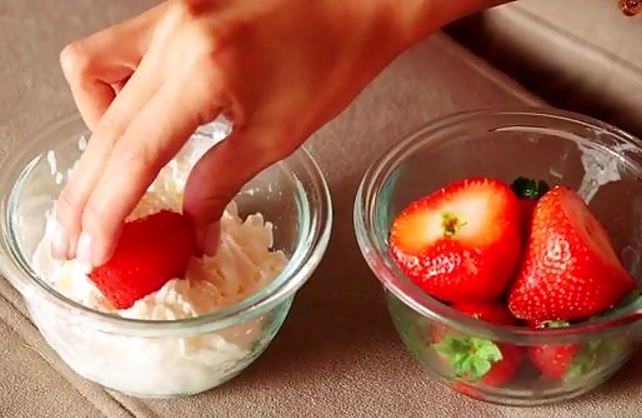 Man feeds a naked girl with strawberry and her pussy with his sexy penis