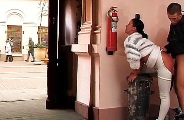 Lucky fellow has hot anal sex with naked girl right on the street