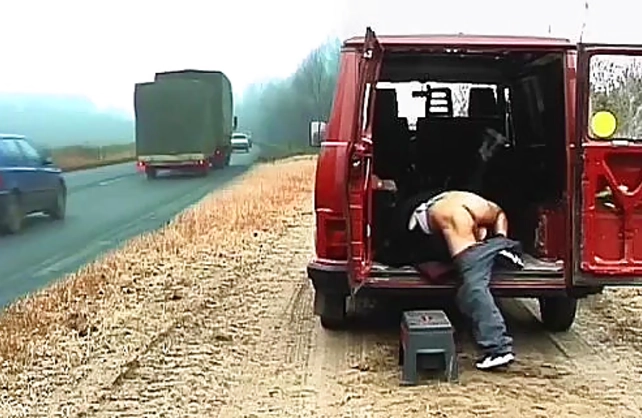 Skillful guy manages to fuck beautiful naked girl near busy highway