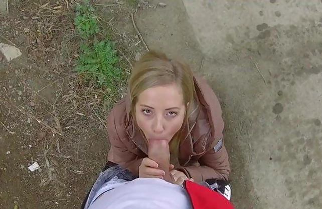 Hot agent meets blonde and pays for sex with naked girl under bridge