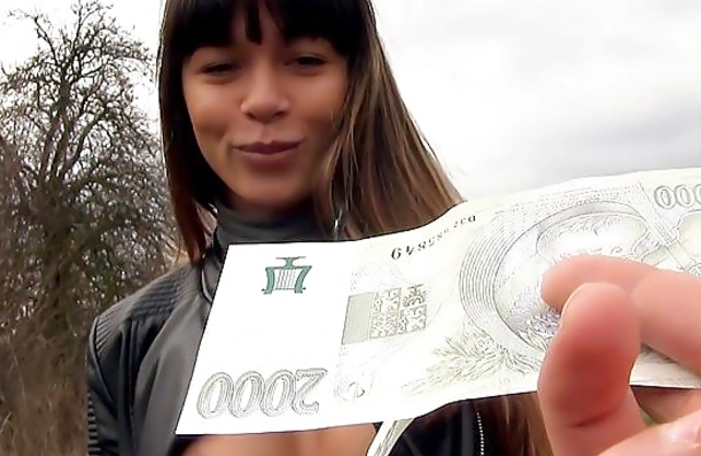 Guy with camera manages to fuck sexy naked girl for money in the forest