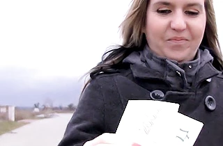 MILF acts like a naked girl when stranger gives her money for hot fuck