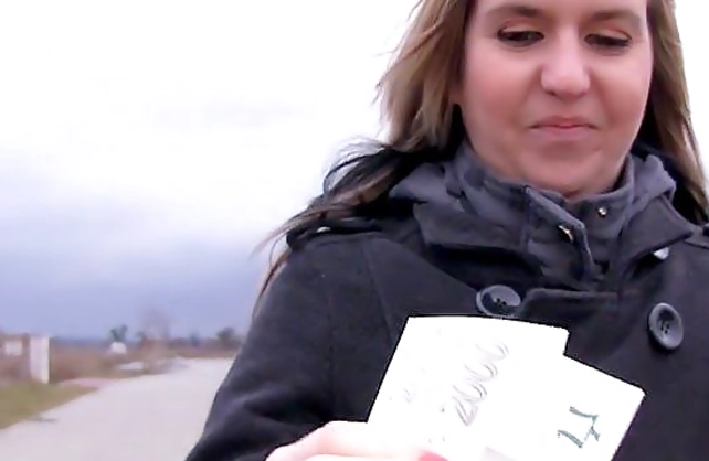 MILF acts like a naked girl when stranger gives her money for hot fuck