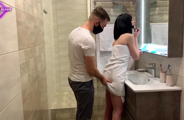 Experience the Ultimate Bathroom Banging - Naked Girl Revealed!