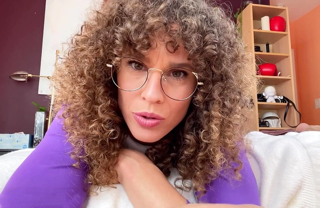 Slutty Jewish naked MILF with Curly Hair Gives a Masterclass in Cock Handling