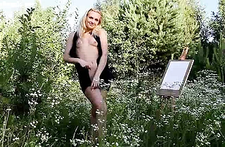 Skinny naked girl with a tight ass poses in front of her drawing easel outdoors