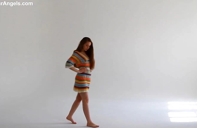 Curvy naked girl with amazing small boobs demonstrates her nudity in a nice way in the erotic play