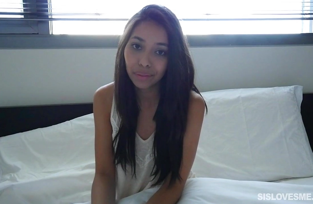 Amateur Thai beauty filmed when sucking the dick in a perfect POV