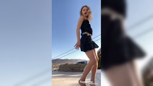 Natural brunette flaunts her naked curves under flowing dress