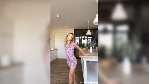 Blooming beauty looks irresistible displaying her gorgeous naked body