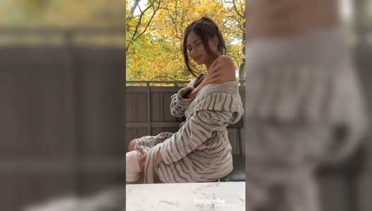 Balcony moment with a naked beauty