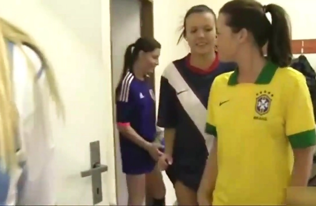 [ Girl football players naked ] Hot Girl Football Team Taking a Shower, Free Porn