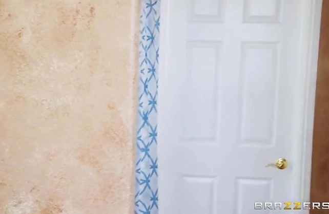 Naked bitch gives head in the shower and gets pussy stretched from behind