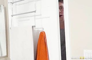 Perfect shower room porn play with a naked ebony mom with nice ass