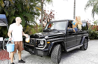 Roadside car wash day turns into fuck sluts friday! XXX sex video