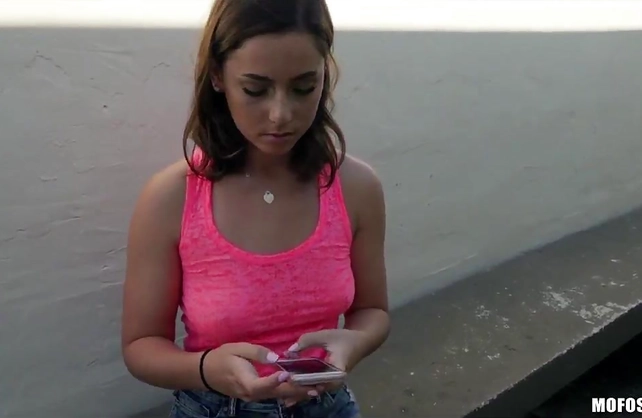 I met this incredible student girl that was ready to fuck for some cash