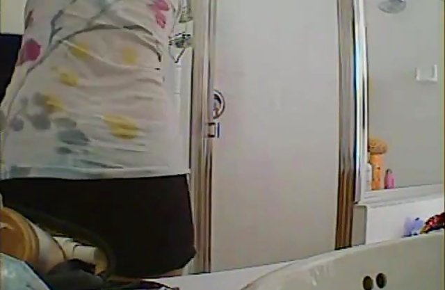 Nude girl gets filmed when walking out of the shower fully exposed