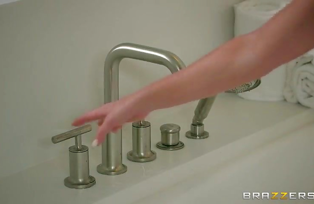 Glamour hottie strokes her wet naked body and rubs pussy while taking a bath