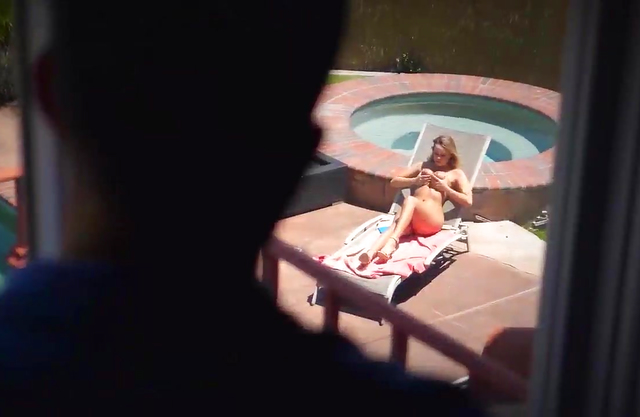 Amateur girl goes fucking with her brother after a soft shower solo