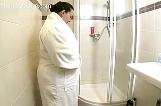 Fat mature bitch masturbates in the shower with her dildo until she cums